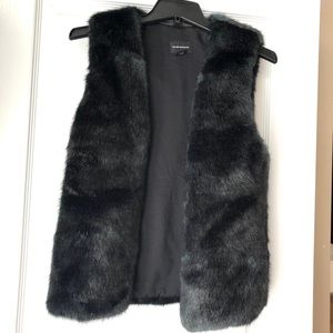 Club Monaco faux fur beautiful green vest. XS